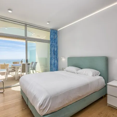 Vivi Homes - Nova Pool, Jacuzzi, Terrace & Sea View Apartment *